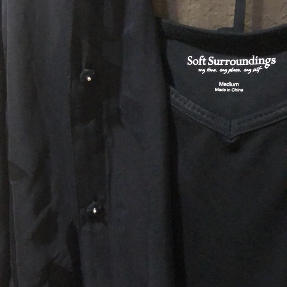 Correction: the top layer is 63% silk and 37% Viscose. - Picture 4 of 9